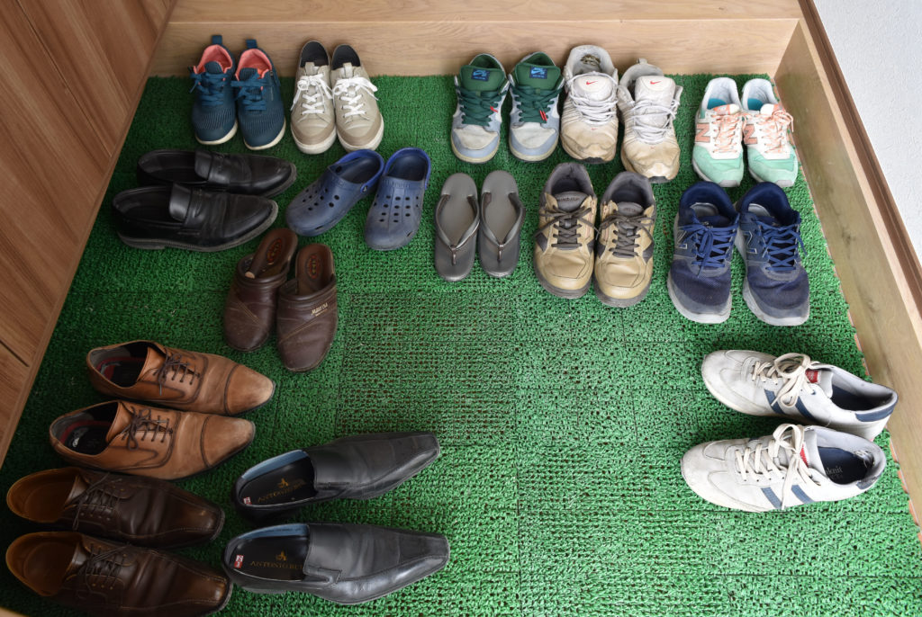 2019年4月完成現場見学会での玄関に並ぶ靴