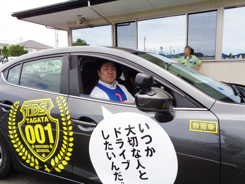 2019年7月8日セーフティドライバーズコンテストで車を運転する加藤