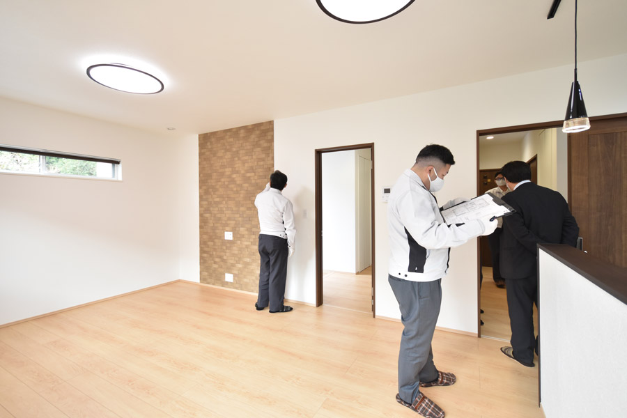 家電も隠すキッチン背面パントリーのあるお家を検査 株式会社プライムホーム 家電も隠すキッチン背面パントリーのあるお家を検査 株式会社プライムホーム