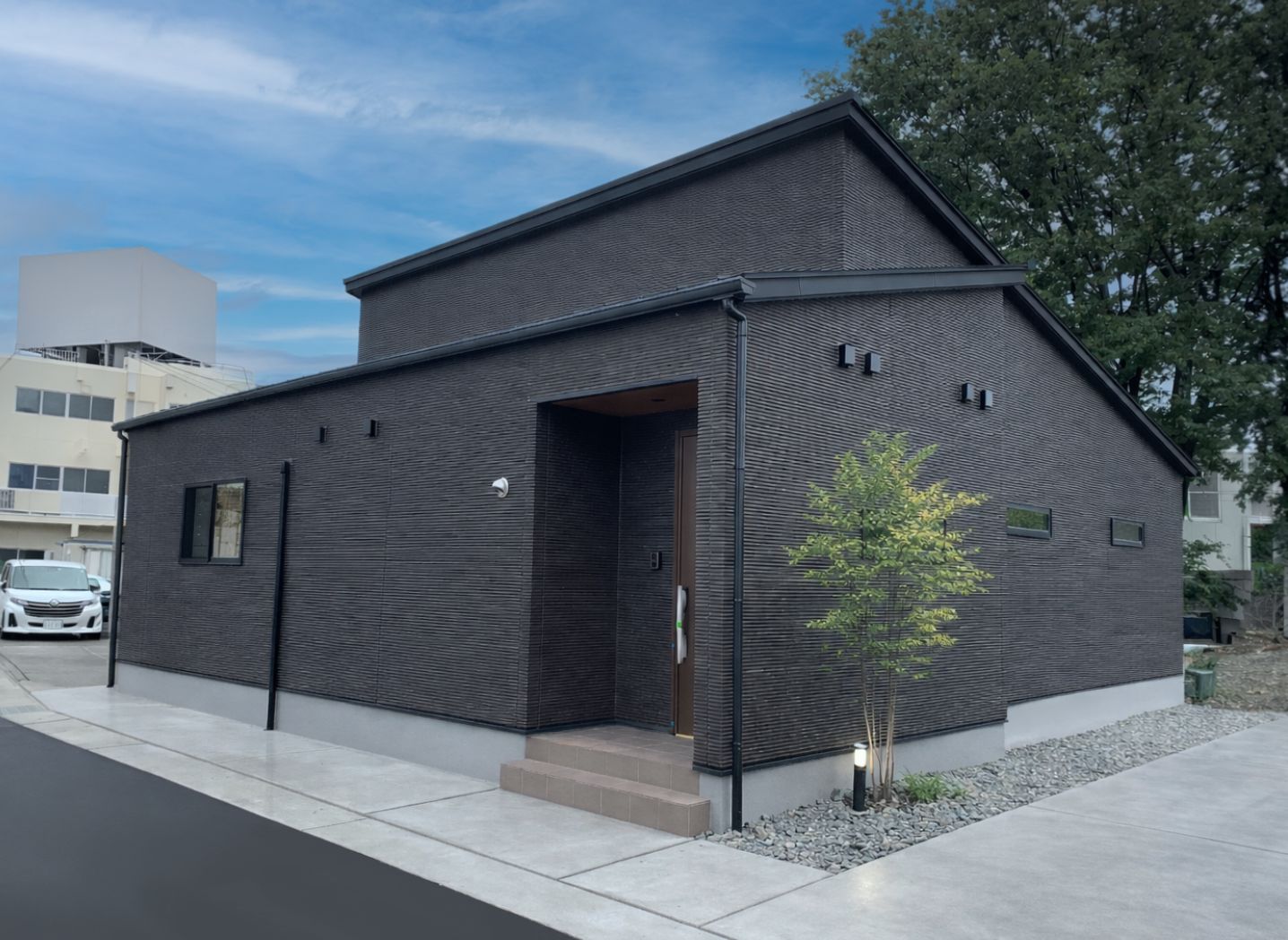 中庭が暮らしの中心。光と風が行き交う贅沢な平屋《清水町》